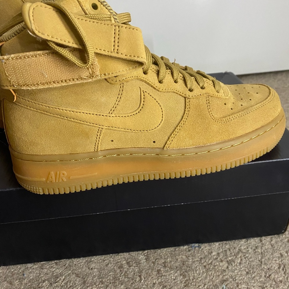 Air Forces - image 5